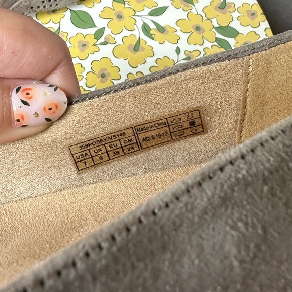 Vionic Women’s Suede Laser Cut Pointed Toe Flats Taupe Sz 7 - Picture 9 of 12